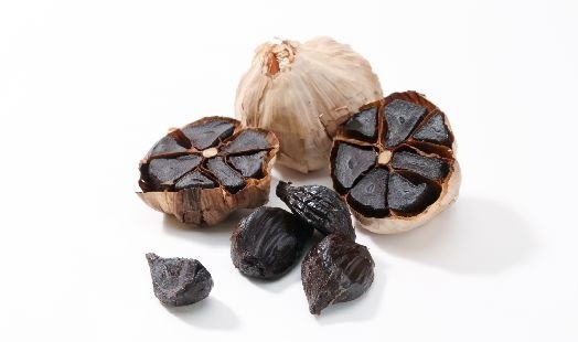 Bienfaits de l'ail noir: Vertus, dangers et utilisation de l'ail