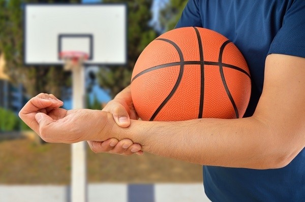 Entorse du poignet : causes, symptômes et traitement - Conseils sport