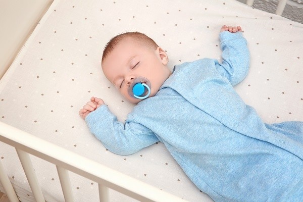 Bébé a 9 mois : motricité, éveil, santé et sommeil