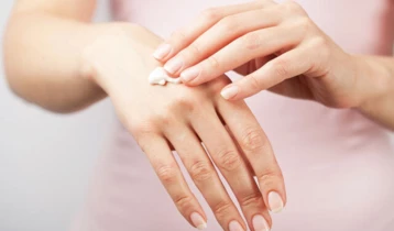 Mains sèches et abîmées en hiver : comment les réparer ?