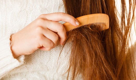 Comment prendre soin de vos cheveux secs et abîmés : Nos conseils esthétiques