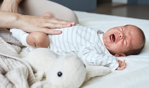 Tout savoir sur les coliques du nourrisson : conseils pratiques et solutions adaptées