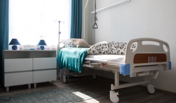 Table de lit à roulettes Euromedis - Maintien à domicile - Chambre médicale