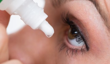 Collyres pour les yeux : alerte sur des effets graves chez les