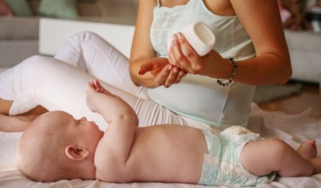 Lingettes bébé: prendre soin des nouveaux-nés